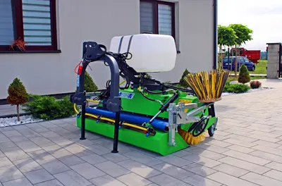 CST - Równanie terenu, Trawniki i Zamiatanie: Usługi Minitraktorkiem